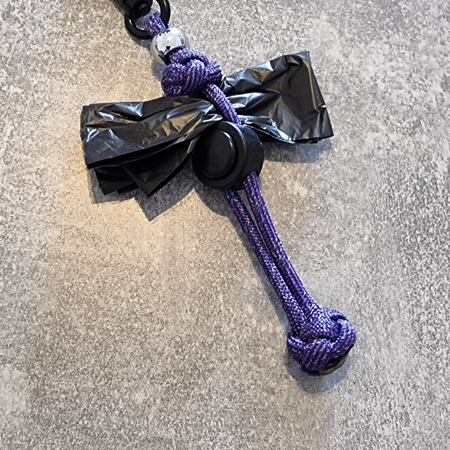 Kotbeutelhalter aus Paracord